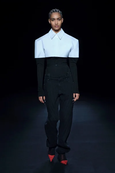 Look 10